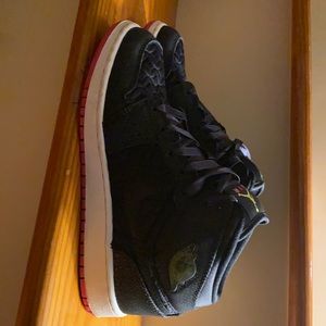 Jordan 1: size 6Y great condition